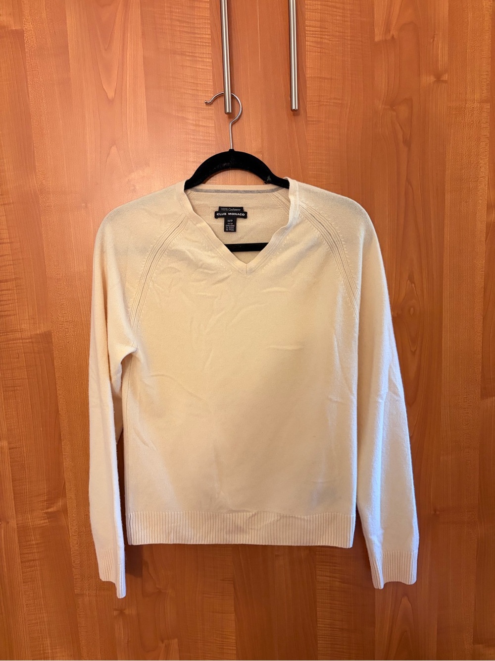 Club Monaco 100% Cashmere Cream V-Neck Sweater